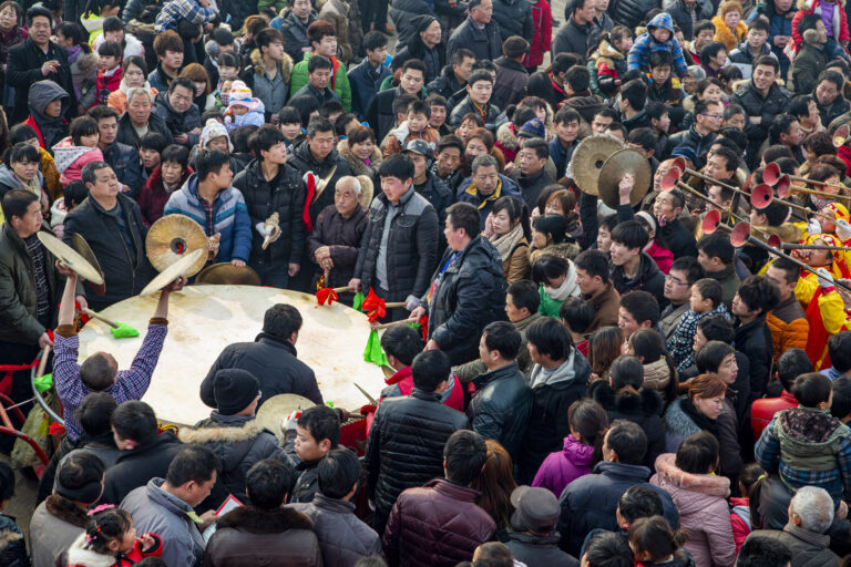 Qin Gang - Temple-Fair-in-Central-China-10